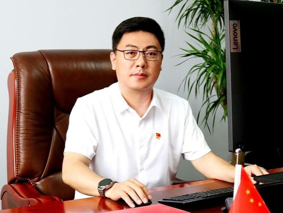 拓俊杰：二级教授，党委委员、副校长
