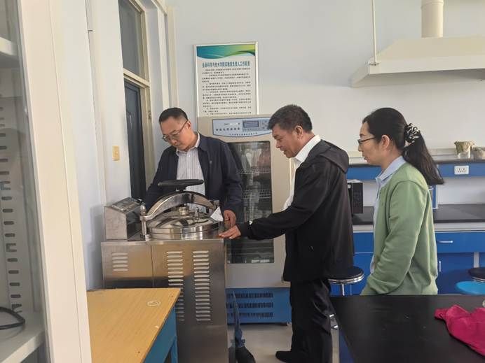 校领导带队开展实验室安全专项检查