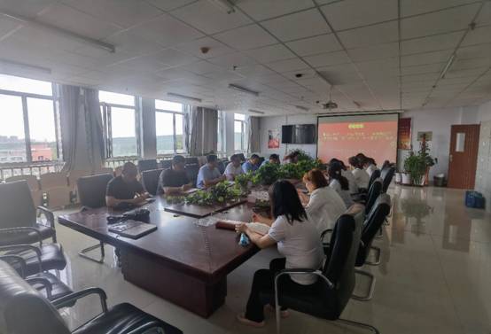 图片包含 室内, 天花板, 窗户, 桌子描述已自动生成