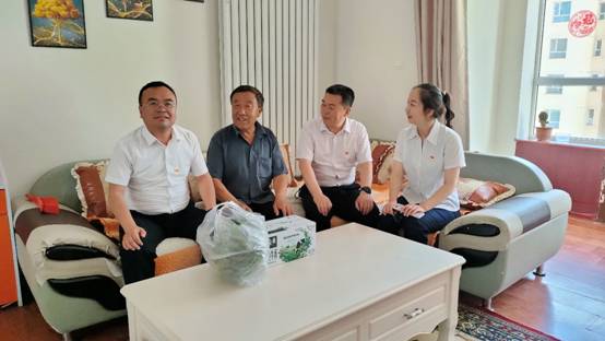 图片包含 桌子, 室内, 人, 蛋糕描述已自动生成