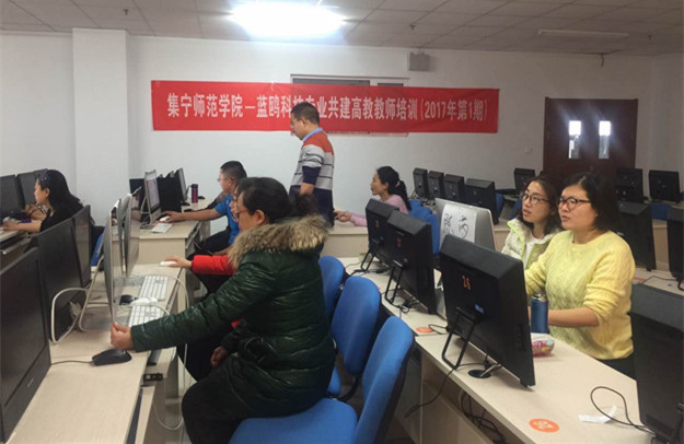 教师在我校培训_副本.jpg