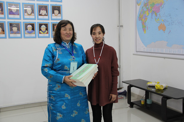 20151229006敕勒格尔塔拉杂志社赠贺礼.JPG