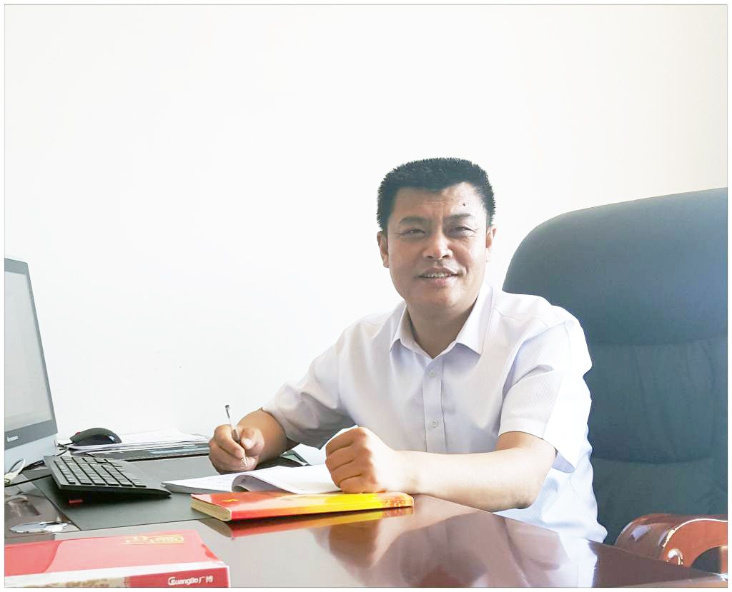 李景杰：正高级经济师、党委副书记